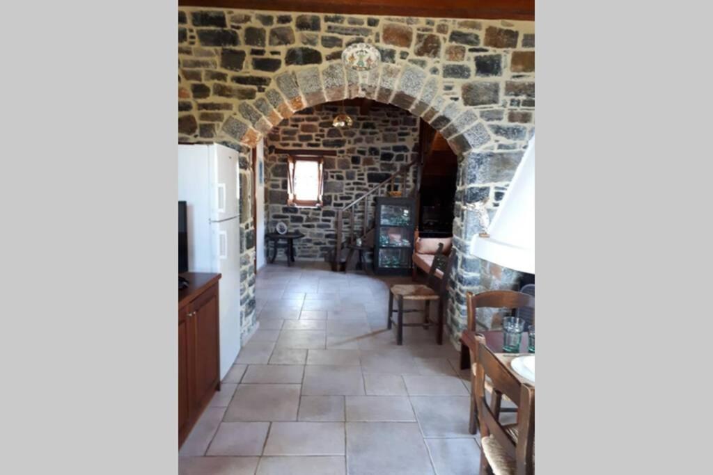 Traditional Stone House By The Sea... Kapetanianá Extérieur photo