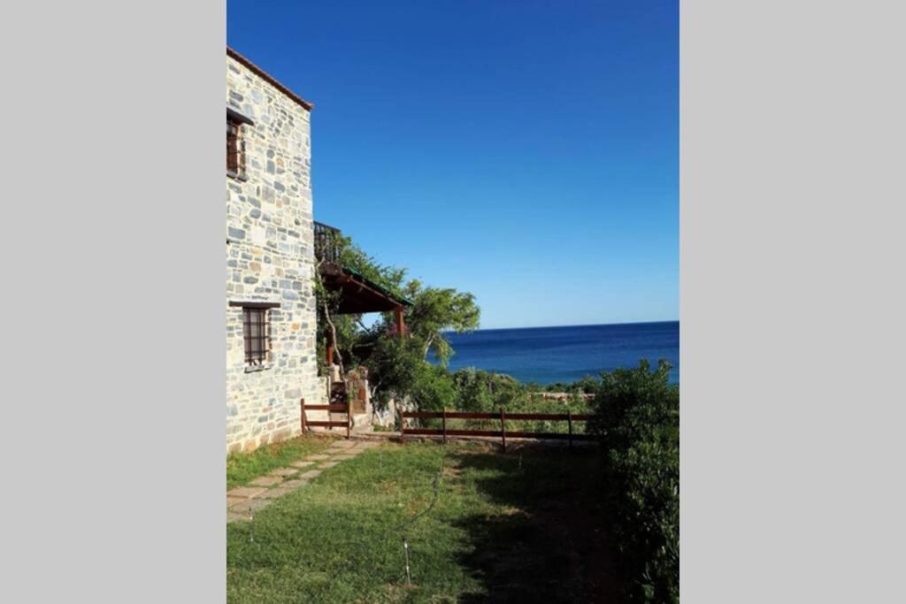 Traditional Stone House By The Sea... Kapetanianá Extérieur photo