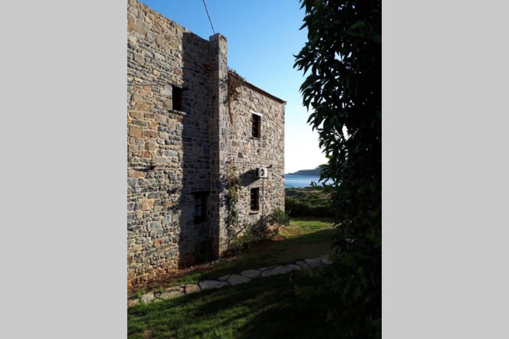 Traditional Stone House By The Sea... Kapetanianá Extérieur photo