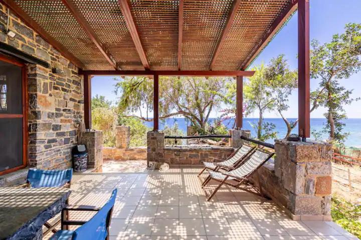 Traditional Stone House By The Sea... Kapetanianá Extérieur photo