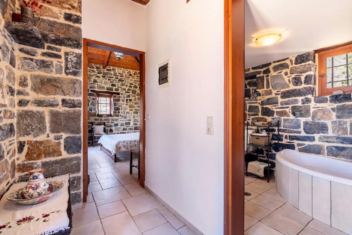 Traditional Stone House By The Sea... Kapetanianá Extérieur photo