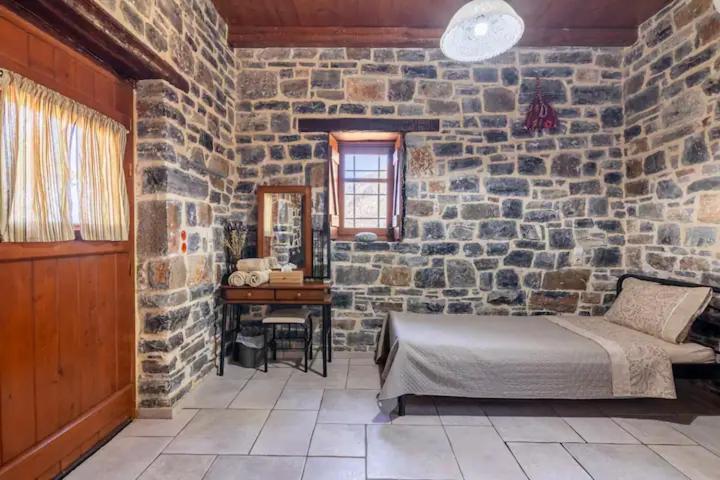 Traditional Stone House By The Sea... Kapetanianá Extérieur photo