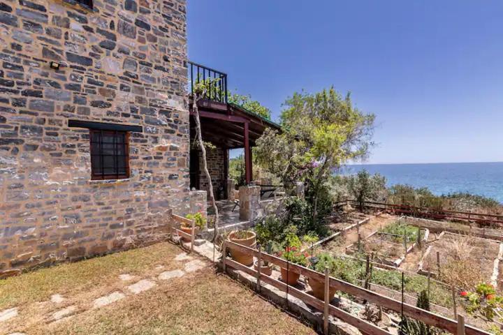 Traditional Stone House By The Sea... Kapetanianá Extérieur photo